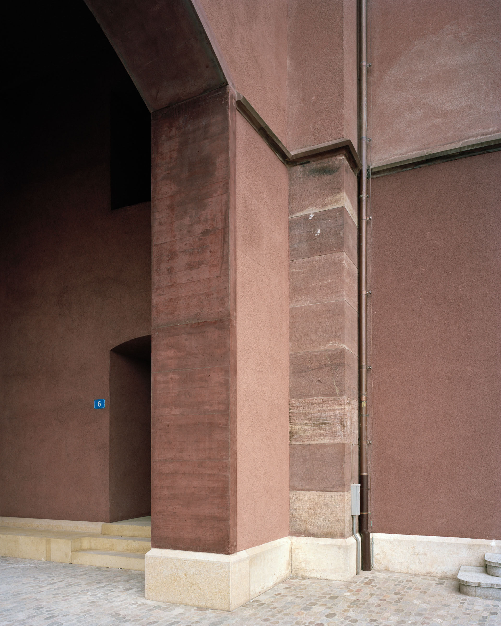 Analog architectural photography and documentation of the exterior of the kHaus cultural centre (former military barracks) in Basel, Switzerland, designed by MIDERI & HAFO. Photographed by Piotr Hraptovich, architectural photographer based in Basel, Switzerland. Analoge Architekturfotografie und Dokumentation der Aussensicht des kHaus Kulturzentrums (ehemalige Kaserne) in Basel, Schweiz, entworfen von MIDERI & HAFO. Fotografiert von Piotr Hraptovich, Architekturfotograf mit Sitz in Basel, Schweiz. 