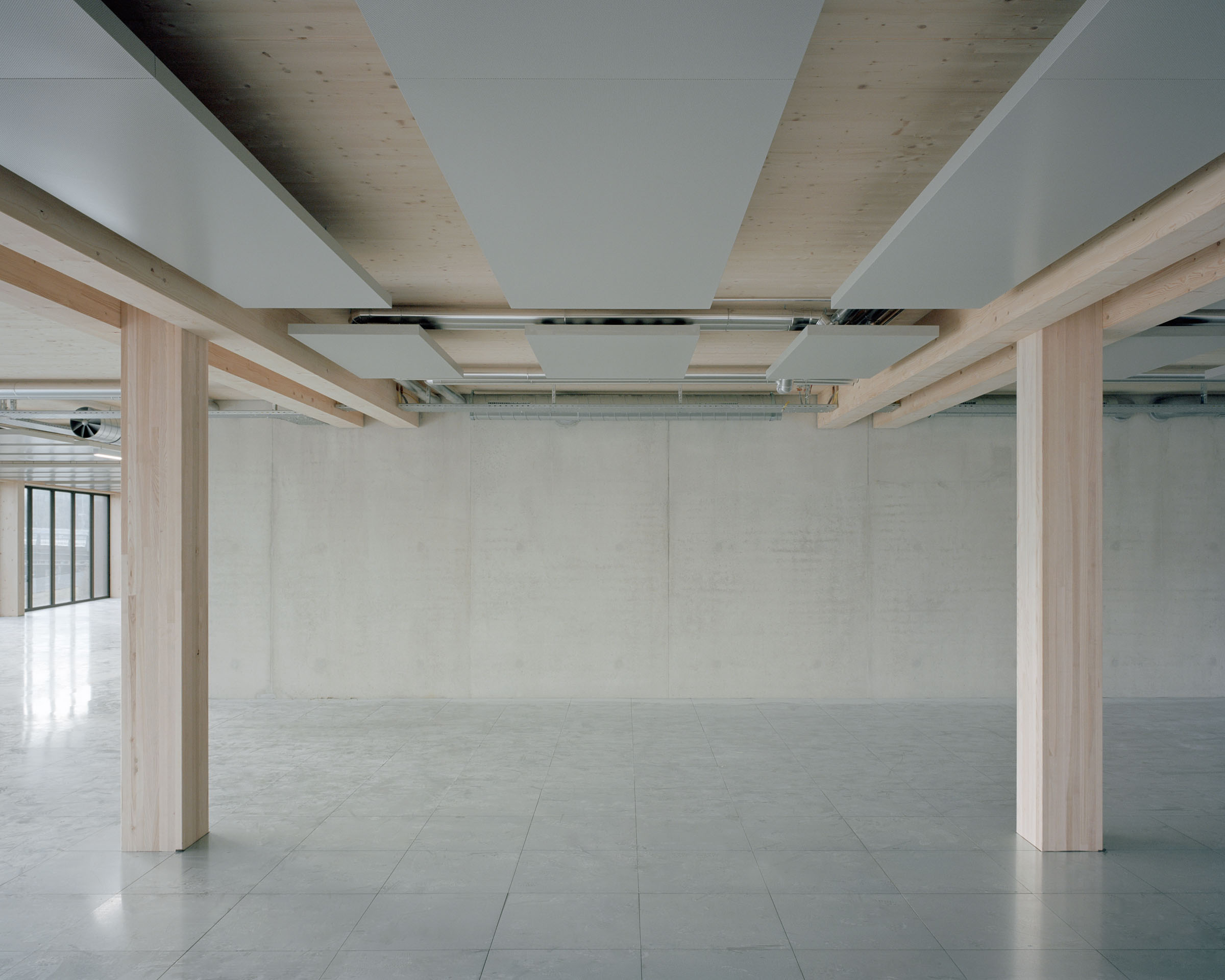 Analog architectural photography and documentation of the interior of the office building at Grosspeterstrasse in Basel, Switzerland, designed by Diener & Diener Architects. Photographed by Piotr Hraptovich, architectural photographer based in Basel, Switzerland. Analoge Architekturfotografie und Dokumentation der Innenräume des Bürogebäudes an der Grosspeterstrasse in Basel, Schweiz, entworfen von Diener & Diener Architects. Fotografiert von Piotr Hraptovich, Architekturfotograf mit Sitz in Basel, Schweiz. 