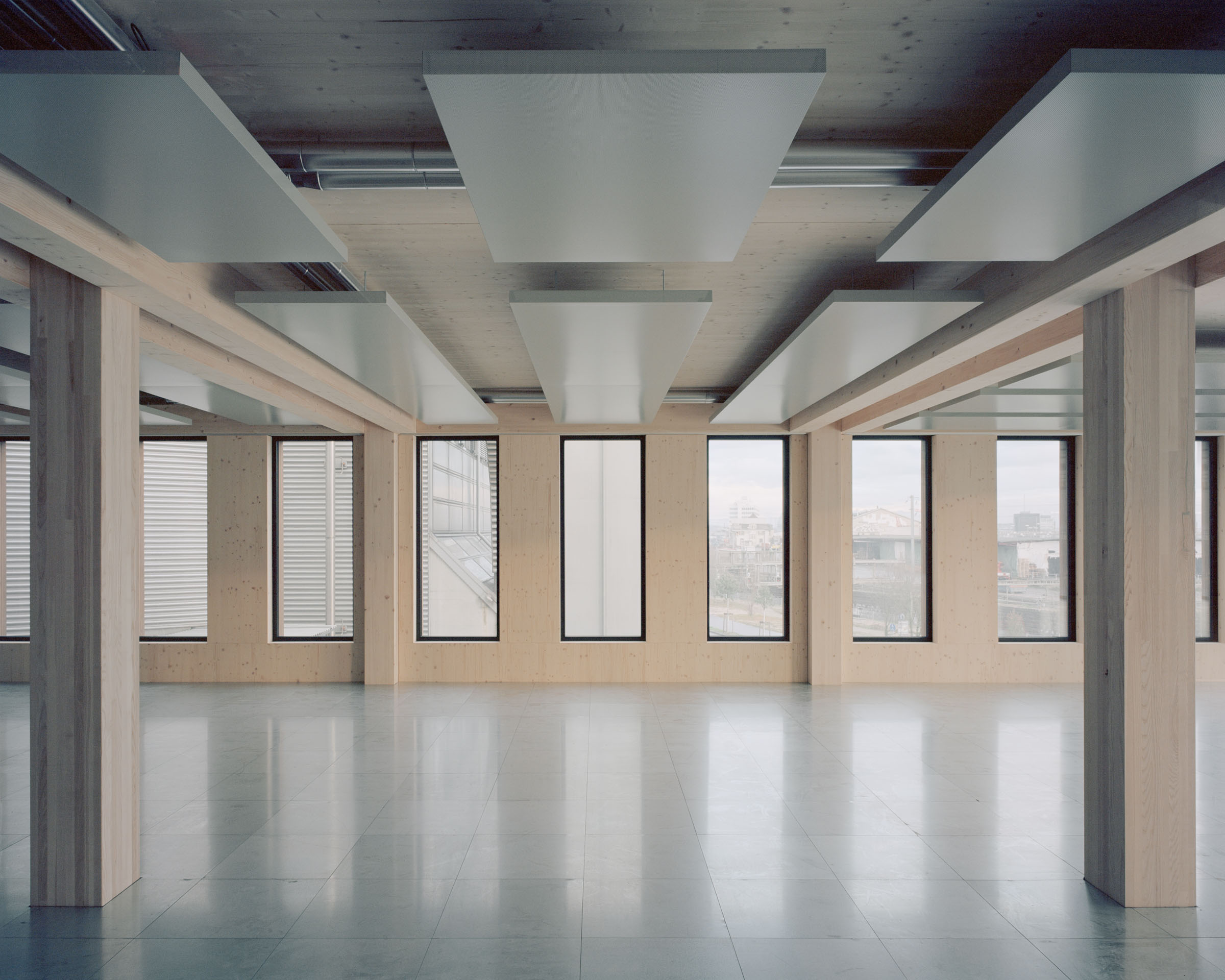 Analog architectural photography and documentation of the interior of the office building at Grosspeterstrasse in Basel, Switzerland, designed by Diener & Diener Architects. Photographed by Piotr Hraptovich, architectural photographer based in Basel, Switzerland. Analoge Architekturfotografie und Dokumentation der Innenräume des Bürogebäudes an der Grosspeterstrasse in Basel, Schweiz, entworfen von Diener & Diener Architects. Fotografiert von Piotr Hraptovich, Architekturfotograf mit Sitz in Basel, Schweiz. 