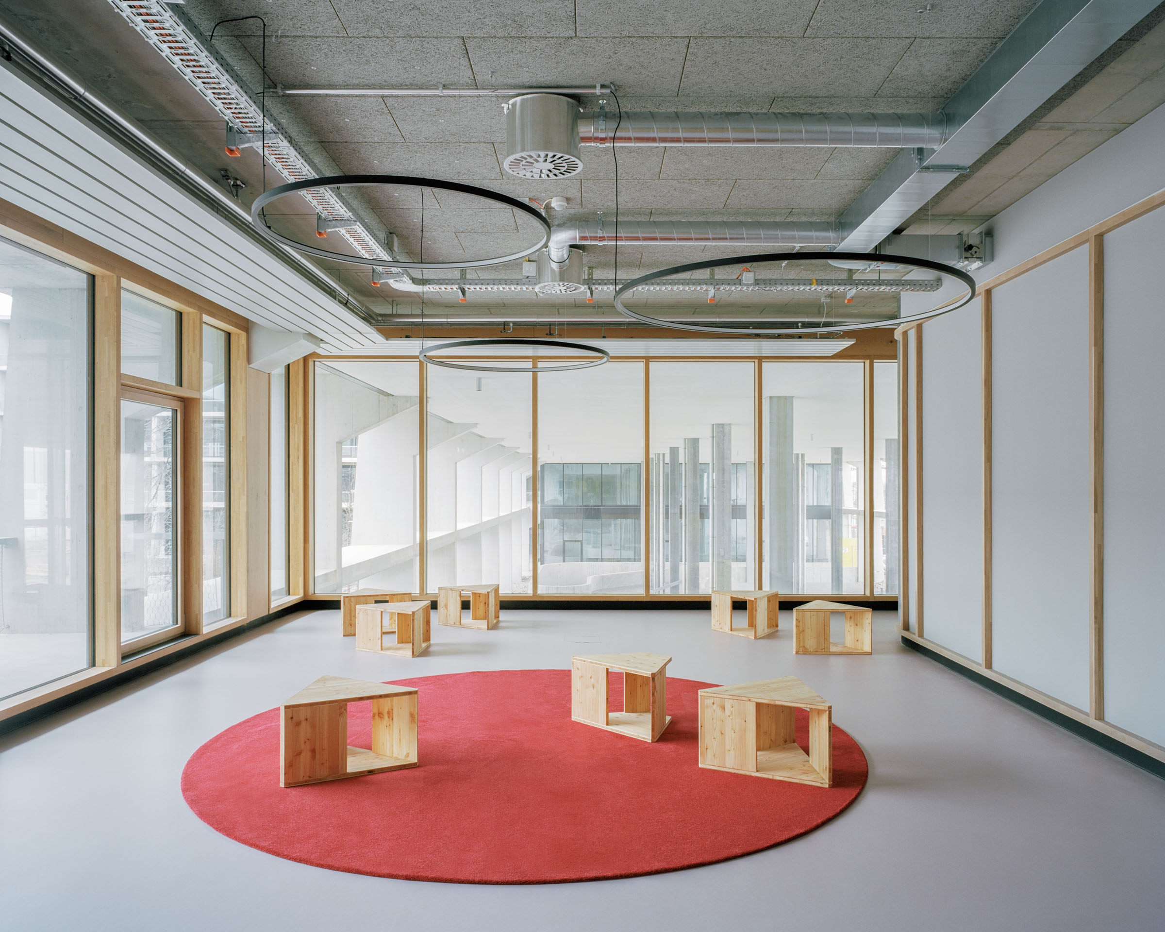 Analog architectural photography and documentation of the interior of Arcondis Headquarters, an open-office workspace in Basel, Switzerland. Designed by Sedano Architecture in collaboration with Studio Beat Egli, the project preserves the raw concrete and wood materiality of the Herzog & de Meuron building, creating a space that fosters collaboration and continuity between interior and exterior. Photographed by Piotr Hraptovich, architectural photographer based in Basel, Switzerland. Analoge Architekturfotografie und Dokumentation der Innenräume des Arcondis Headquarters, einem Open-Office-Arbeitsplatz in Basel, Schweiz. Entworfen von Sedano Architecture in Zusammenarbeit mit Studio Beat Egli, bewahrt das Projekt die rohe Materialität von Beton und Holz des Herzog & de Meuron Gebäudes und schafft einen Raum, der Zusammenarbeit und Kontinuität zwischen Innen- und Aussenraum fördert. Fotografiert von Piotr Hraptovich, Architekturfotograf mit Sitz in Basel, Schweiz. 