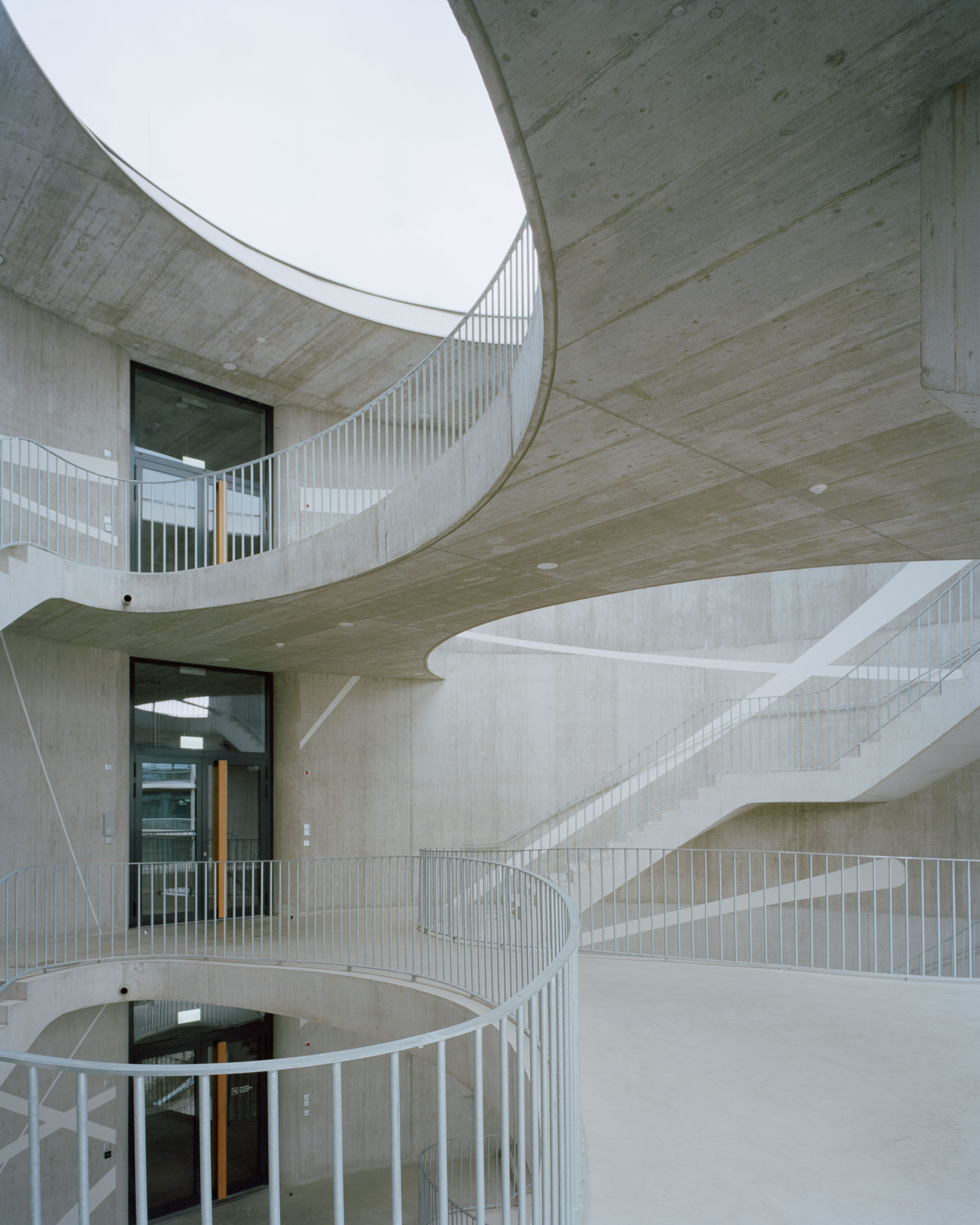 Analog architectural photography and documentation of the exterior of the Switzerland Innovation Park Basel Area (SIP) in Allschwil, Switzerland, designed by Herzog & de Meuron. Photographed by Piotr Hraptovich, architectural photographer based in Basel, Switzerland. Analoge Architekturfotografie und Dokumentation der Aussensicht des Switzerland Innovation Park Basel Area (SIP) in Allschwil, Schweiz, entworfen von Herzog & de Meuron. Fotografiert von Piotr Hraptovich, Architekturfotograf mit Sitz in Basel, Schweiz. 