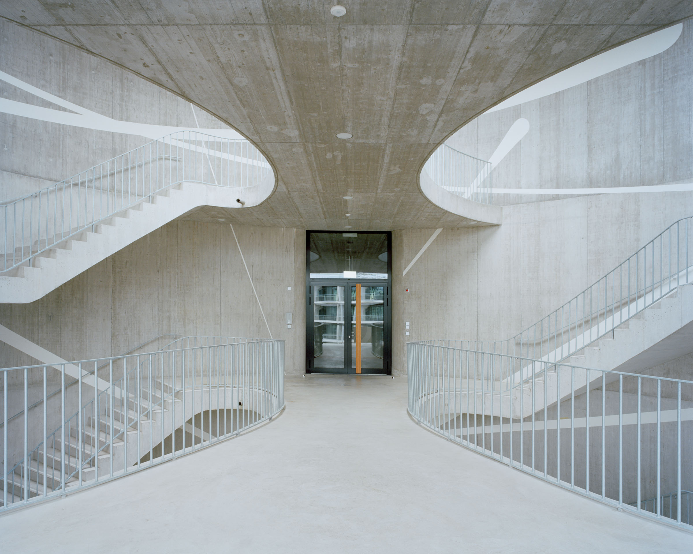 Analog architectural photography and documentation of the exterior of the Switzerland Innovation Park Basel Area (SIP) in Allschwil, Switzerland, designed by Herzog & de Meuron. Photographed by Piotr Hraptovich, architectural photographer based in Basel, Switzerland. Analoge Architekturfotografie und Dokumentation der Aussensicht des Switzerland Innovation Park Basel Area (SIP) in Allschwil, Schweiz, entworfen von Herzog & de Meuron. Fotografiert von Piotr Hraptovich, Architekturfotograf mit Sitz in Basel, Schweiz. 