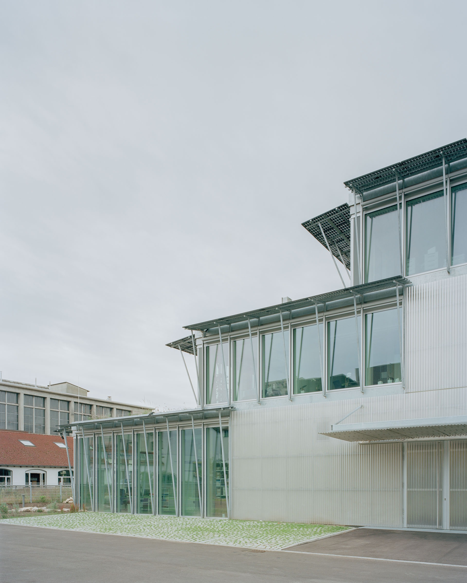 Analog architectural photography and documentation of the exterior of the Lab02 building in Lörrach, Germany, designed by Mulder Zonderland. Photographed by Piotr Hraptovich, architectural photographer based in Basel, Switzerland. Analoge Architekturfotografie und Dokumentation der Aussensicht des Lab02 Gebäudes in Lörrach, Deutschland, entworfen von Mulder Zonderland. Fotografiert von Piotr Hraptovich, Architekturfotograf mit Sitz in Basel, Schweiz. 