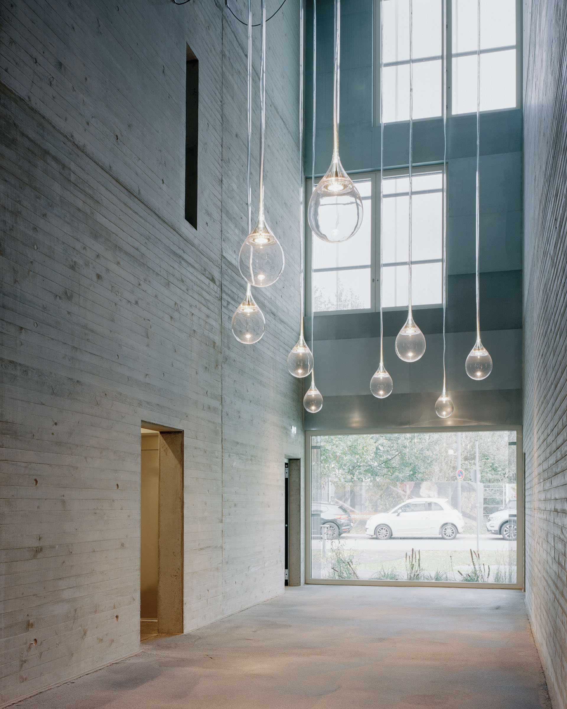 Analog architectural photography and documentation of the interior of the Lab02 building in Lörrach, Germany, designed by Mulder Zonderland. Photographed by Piotr Hraptovich, architectural photographer based in Basel, Switzerland. Analoge Architekturfotografie und Dokumentation der Innenräume des Lab02 Gebäudes in Lörrach, Deutschland, entworfen von Mulder Zonderland. Fotografiert von Piotr Hraptovich, Architekturfotograf mit Sitz in Basel, Schweiz. 