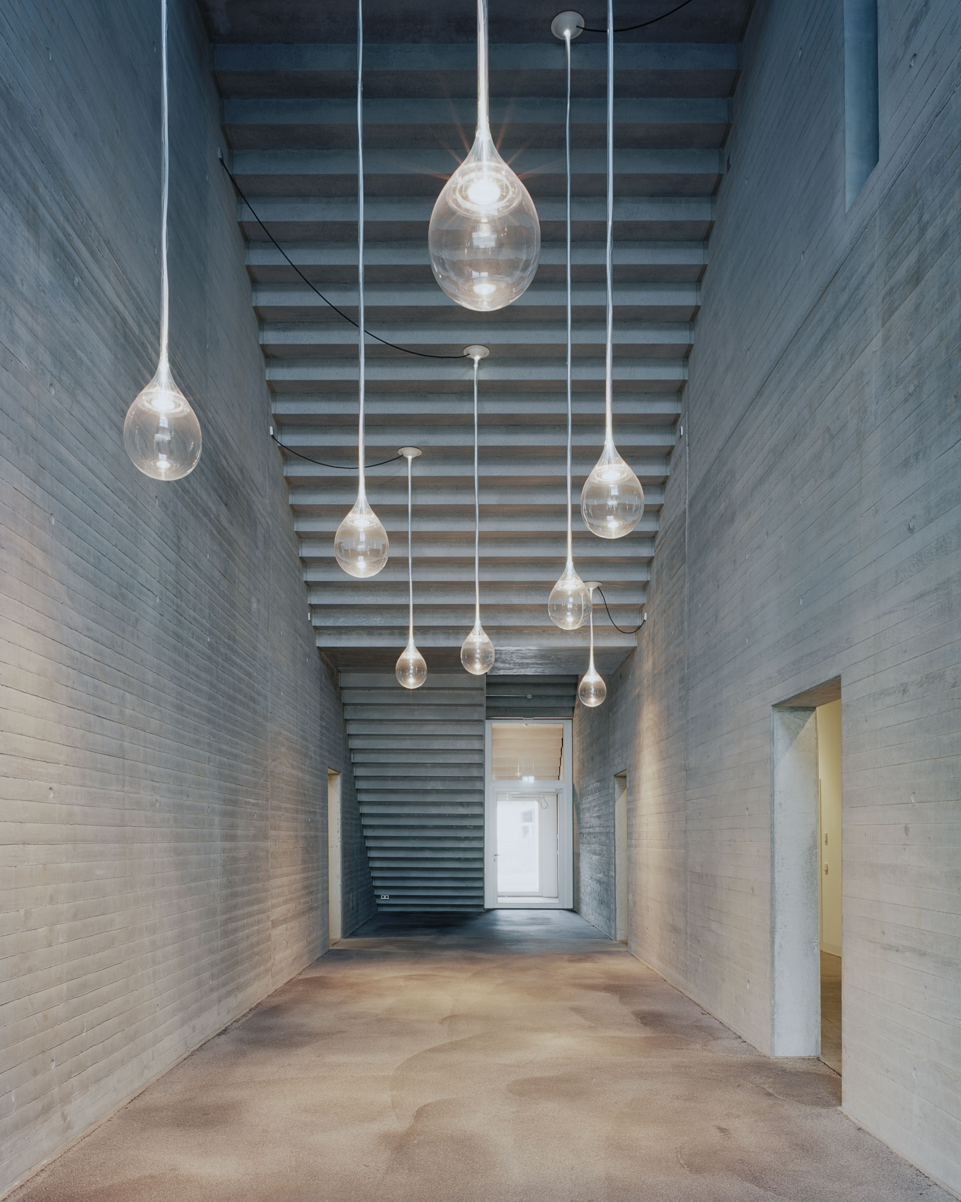 Analog architectural photography and documentation of the interior of the Lab02 building in Lörrach, Germany, designed by Mulder Zonderland. Photographed by Piotr Hraptovich, architectural photographer based in Basel, Switzerland. Analoge Architekturfotografie und Dokumentation der Innenräume des Lab02 Gebäudes in Lörrach, Deutschland, entworfen von Mulder Zonderland. Fotografiert von Piotr Hraptovich, Architekturfotograf mit Sitz in Basel, Schweiz. 