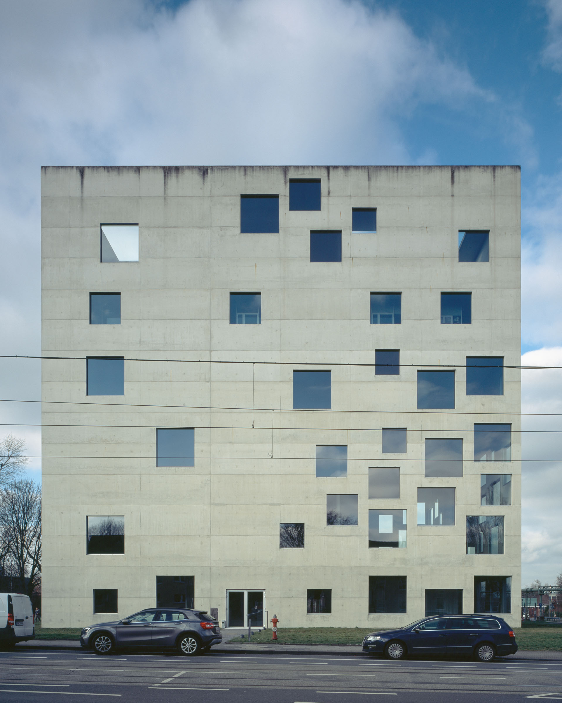 Analog architectural photography and documentation of the exterior of the Zollverein project in Essen, Germany, designed by SANAA. Photographed by Piotr Hraptovich, architectural photographer based in Basel, Switzerland. Analoge Architekturfotografie und Dokumentation der Aussensicht des Zollverein‑Projekts in Essen, Deutschland, entworfen von SANAA. Fotografiert von Piotr Hraptovich, Architekturfotograf mit Sitz in Basel, Schweiz. 