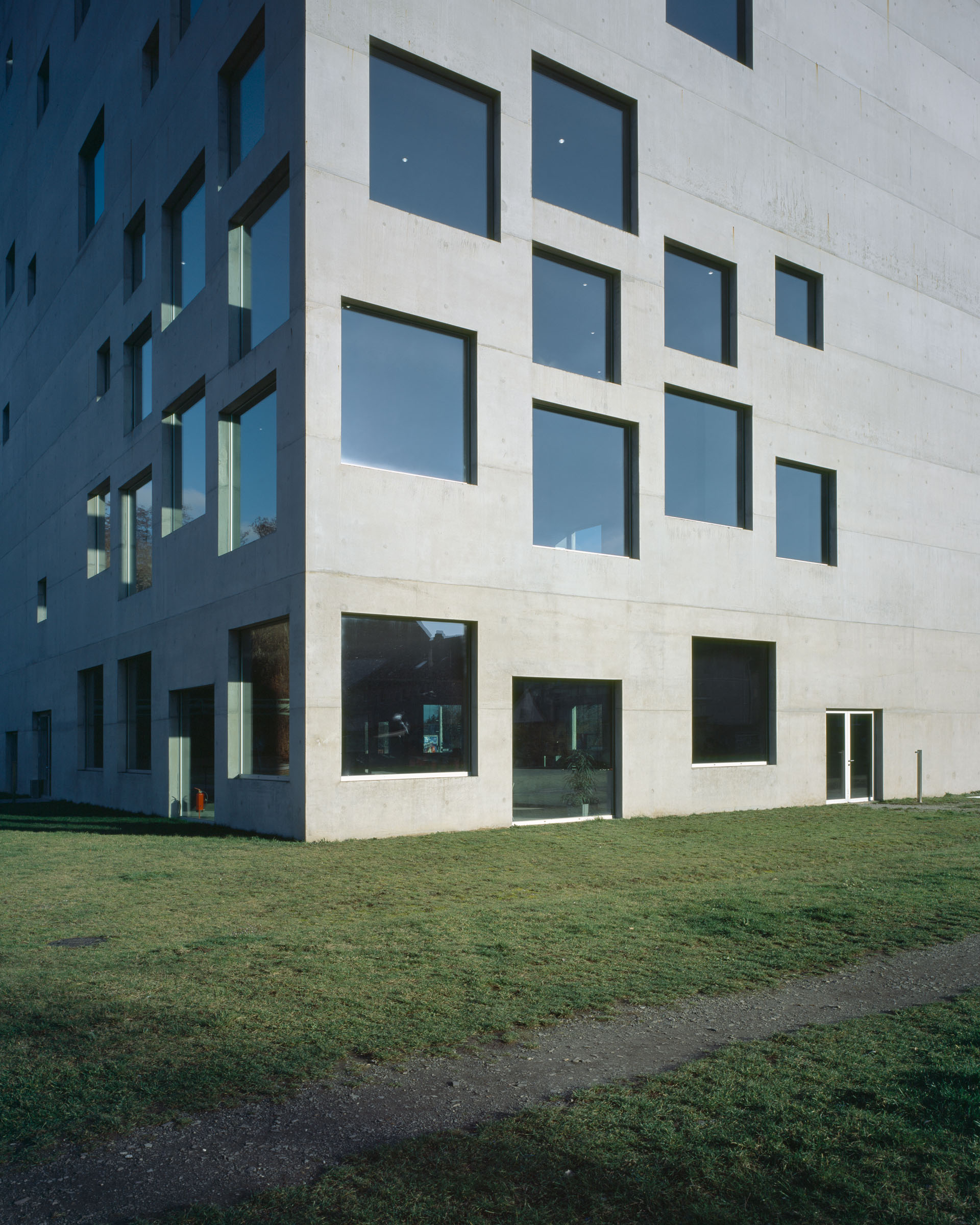 Analog architectural photography and documentation of the exterior of the Zollverein project in Essen, Germany, designed by SANAA. Photographed by Piotr Hraptovich, architectural photographer based in Basel, Switzerland. Analoge Architekturfotografie und Dokumentation der Aussensicht des Zollverein‑Projekts in Essen, Deutschland, entworfen von SANAA. Fotografiert von Piotr Hraptovich, Architekturfotograf mit Sitz in Basel, Schweiz. 