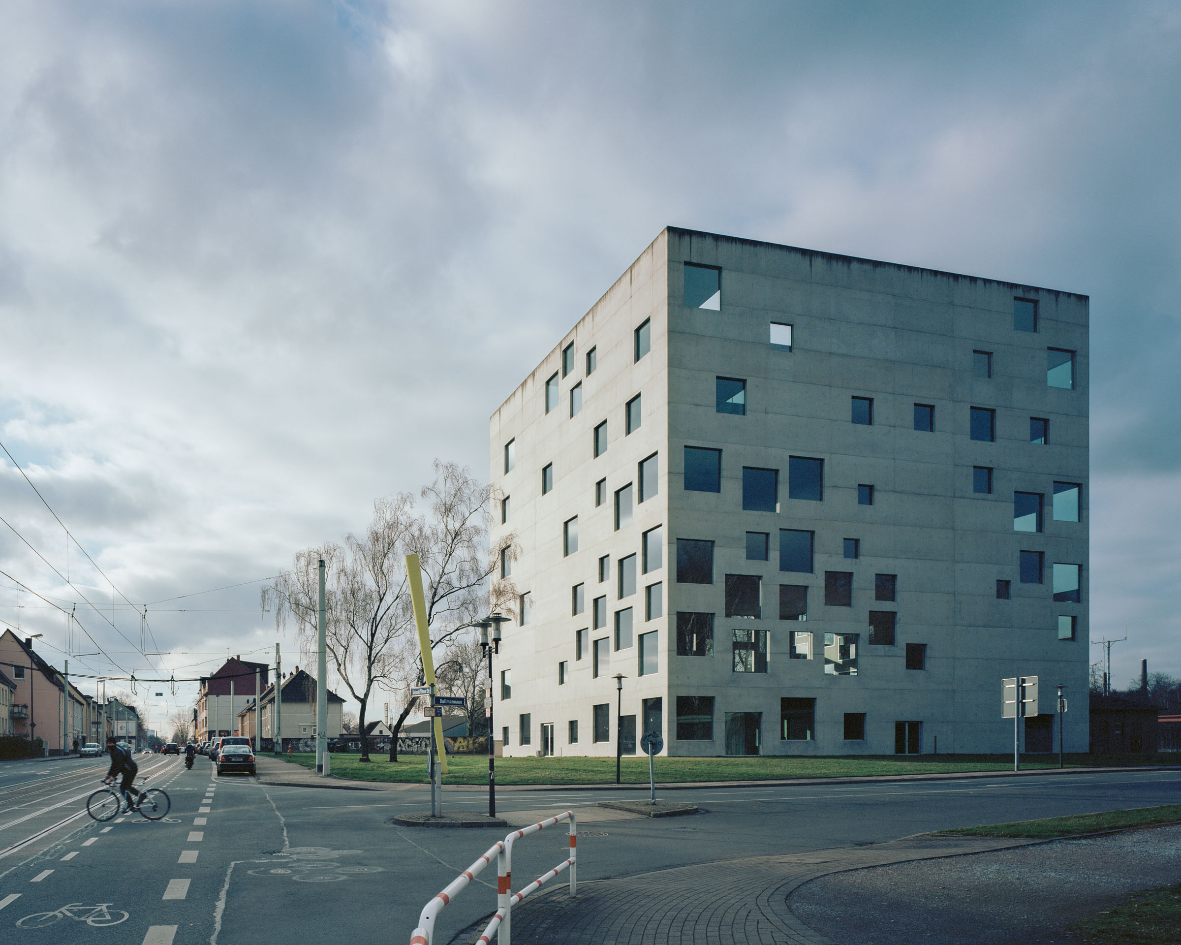 Analog architectural photography and documentation of the exterior of the Zollverein project in Essen, Germany, designed by SANAA. Photographed by Piotr Hraptovich, architectural photographer based in Basel, Switzerland. Analoge Architekturfotografie und Dokumentation der Aussensicht des Zollverein‑Projekts in Essen, Deutschland, entworfen von SANAA. Fotografiert von Piotr Hraptovich, Architekturfotograf mit Sitz in Basel, Schweiz. 