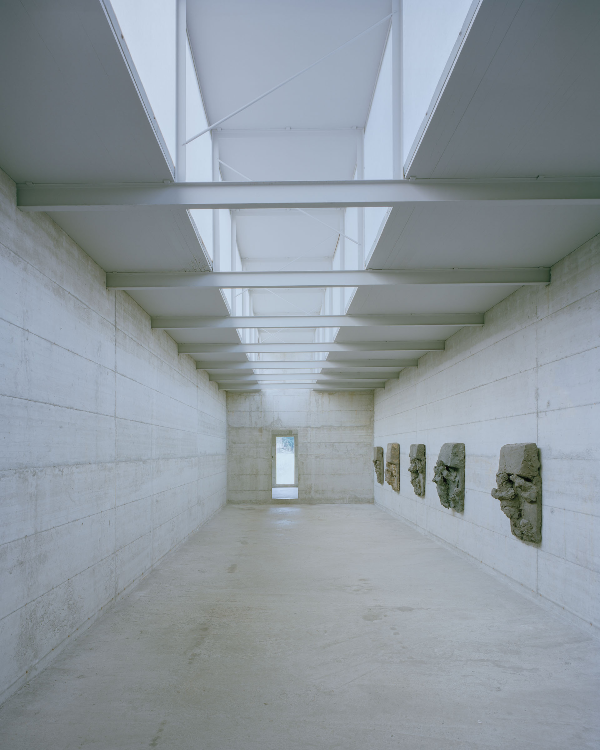 Analog architectural photography and documentation of the interior of La Congiunta museum in Giornico, Tessin, Switzerland, designed by Peter Märkli. Photographed by Piotr Hraptovich, architectural photographer based in Basel, Switzerland. Analoge Architekturfotografie und Dokumentation der Innenräume des Museums La Congiunta in Giornico, Tessin, Schweiz, entworfen von Peter Märkli. Fotografiert von Piotr Hraptovich, Architekturfotograf mit Sitz in Basel, Schweiz. 