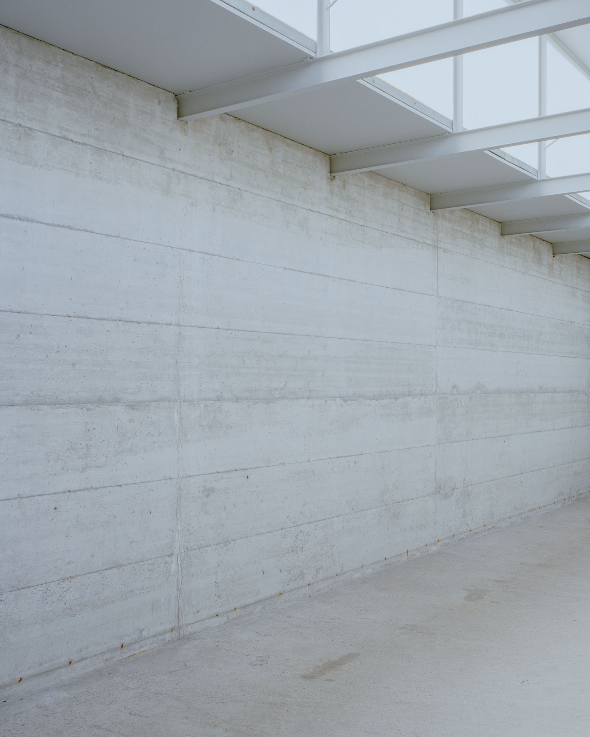 Analog architectural photography and documentation of the interior of La Congiunta museum in Giornico, Tessin, Switzerland, designed by Peter Märkli. Photographed by Piotr Hraptovich, architectural photographer based in Basel, Switzerland. Analoge Architekturfotografie und Dokumentation der Innenräume des Museums La Congiunta in Giornico, Tessin, Schweiz, entworfen von Peter Märkli. Fotografiert von Piotr Hraptovich, Architekturfotograf mit Sitz in Basel, Schweiz. 