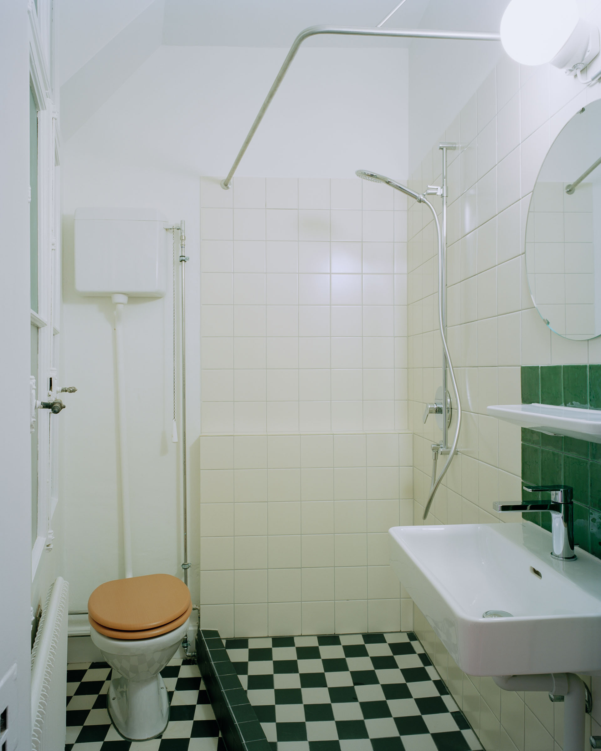 Analog architectural photography and documentation of the interior of the renovation of a multi‑family residential building at Güterstrasse in Basel, Switzerland, designed by Mackintosh. Photographed by Piotr Hraptovich, architectural photographer based in Basel, Switzerland. Analoge Architekturfotografie und Dokumentation der Innenräume der Sanierung eines Mehrfamilienhauses an der Güterstrasse in Basel, Schweiz, entworfen von Mackintosh. Fotografiert von Piotr Hraptovich, Architekturfotograf mit Sitz in Basel, Schweiz. 